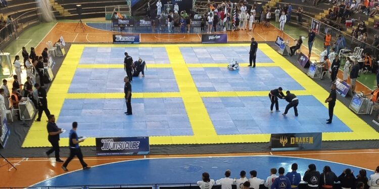 O evento, que foi realizado no Ginásio Poliesportivo Ayrton Senna da Silva, reuniu 300 atletas de 30 cidades paulistas. (Divulgação/Prefeitura de Itapetininga)