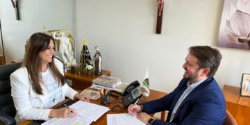 A deputada federal Simone Marquetto (MDB) e o reitor da USCS, Leandro Prearo. (Divulgação)