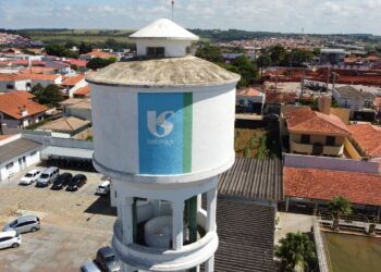 A Sabesp é uma sociedade anônima de economia mista fundada em 1973 e atualmente é responsável pelo fornecimento de água, coleta e tratamento de esgotos de 375 municípios do Estado de São Paulo. (William Furtado)