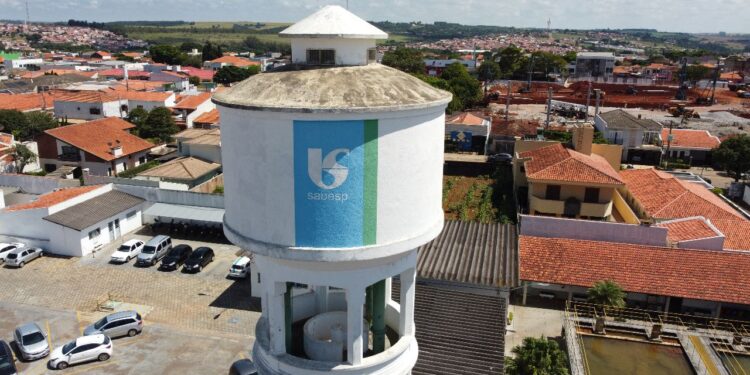 A Sabesp é uma sociedade anônima de economia mista fundada em 1973 e atualmente é responsável pelo fornecimento de água, coleta e tratamento de esgotos de 375 municípios do Estado de São Paulo. (William Furtado)