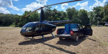 O entorpecente estava sendo transportado dentro da aeronave, em cima dos bancos. (Divulgação/Polícia Federal)