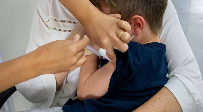 A vacinação é uma ferramenta muito importante para proteger as crianças. (Agência Brasil)