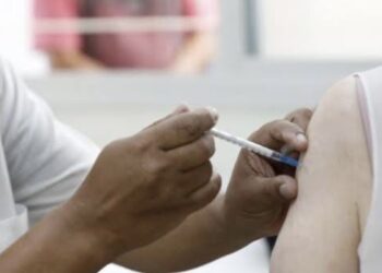 Segundo o ministério, a imunização completa é fundamental para manter a memória imunológica contra a covid-19. (Divulgação)