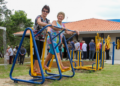 A expressiva proporção de idosas exige maiores cuidados e atenção às suas necessidades em áreas como saúde, transporte e habitação, visando à melhoria de sua qualidade de vida. (Governo do Estado de São Paulo)