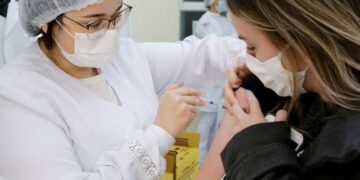 A vacinação contra qualquer doença faz parte da medicina preventiva, que se tornou ainda mais importante com a pandemia de Covid-19. (Agência Brasil)