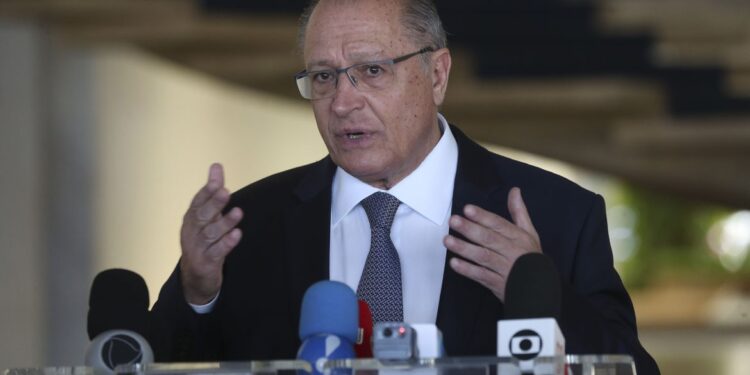 O Vice Presidente da República Geraldo Alckmin coordena reunião no âmbito da Comissão Sino-Brasileira de Cooperação (Antonio Cruz/Agência Brasil)