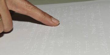 Braile ou braille é um sistema de escrita tátil utilizado por pessoas cegas ou com baixa visão. (Divulgação)