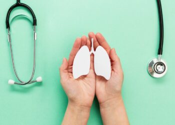 A tuberculose é uma doença infecciosa e transmissível, causada pelo Mycobacterium tuberculosis, que afeta prioritariamente os pulmões, embora possa acometer outros órgãos e sistemas.(Divulgação)