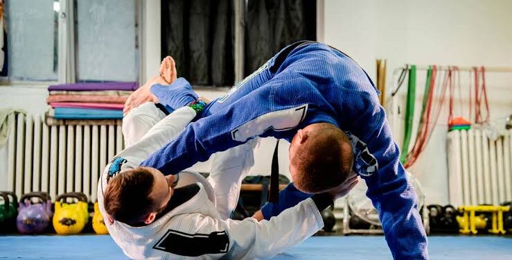 Jiu-Jitsu é uma arte marcial japonesa que utiliza uma série de diferentes técnicas e golpes corporais com o objetivo de derrotar ou imobilizar o oponente.(Divulgação)