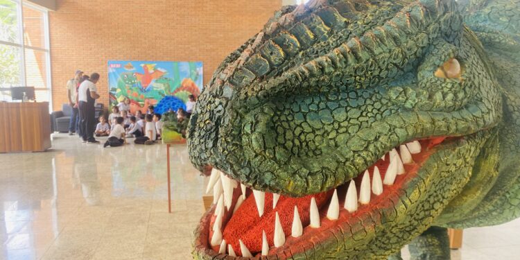 Os visitantes poderão interagir e conhecer o mundo dos dinossauros no Sesi. (Cidade Itapetininga)