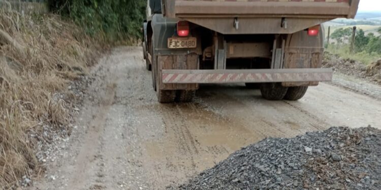 Em Itapetininga, o trabalho de manutenção das estradas vicinais é contínuo, afinal o município tem uma das maiores malhas vicinais do Estado, com 4 mil km de vias rurais.(Divulgação)