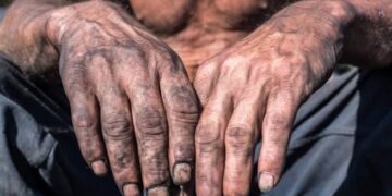 A legislação brasileira atual classifica como trabalho análogo à escravidão toda atividade forçada – quando a pessoa é impedida de deixar seu local de trabalho – desenvolvida sob condições degradantes ou em jornadas exaustivas. (Divulgação/Ministério Público do Trabalho)