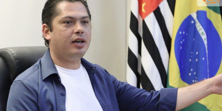 O prefeito Jeferson Brun (PSDB) em seu gabinete. (Divulgação/Prefeitura de Itapetininga)