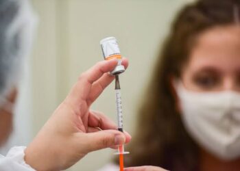 A vacinação é a forma mais eficaz de frear a contaminação e o surgimento de novas variantes do coronavírus. (Divulgação)