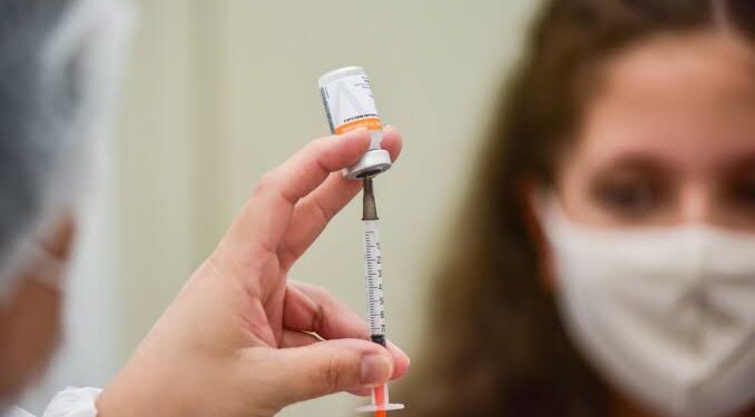 A vacinação é a forma mais eficaz de frear a contaminação e o surgimento de novas variantes do coronavírus. (Divulgação)