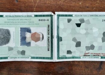 O suspeito foi preso por uso de documento falso e o material apreendido encaminhado para perícia. (Divulgação/ Polícia Civil)