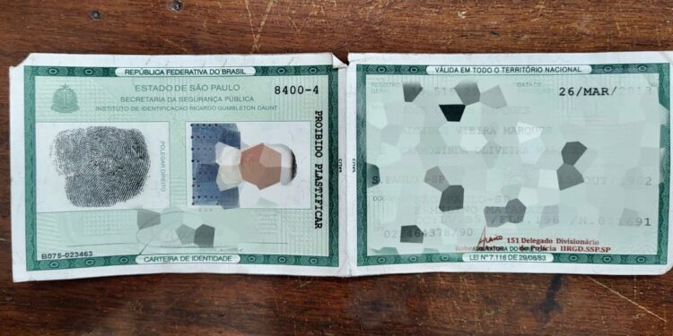 O suspeito foi preso por uso de documento falso e o material apreendido encaminhado para perícia. (Divulgação/ Polícia Civil)