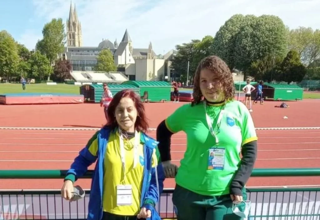 A técnica itapetiningana Eunice Lima e a paratleta Sueli Pereira Soares. (Divulgação)