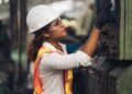 As trabalhadoras da indústria de São Paulo recebem em média R$3.294,75 por mês, valor 14,7% menor que a média dos homens do setor (R$3.863,68 por mês). (Divulgação)