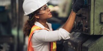 As trabalhadoras da indústria de São Paulo recebem em média R$3.294,75 por mês, valor 14,7% menor que a média dos homens do setor (R$3.863,68 por mês). (Divulgação)