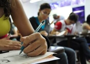 Criado em 1998, o Exame Nacional do Ensino Médio (Enem) tem o objetivo de avaliar o desempenho do estudante ao fim da escolaridade básica. (Agência Brasil)
