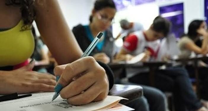 Criado em 1998, o Exame Nacional do Ensino Médio (Enem) tem o objetivo de avaliar o desempenho do estudante ao fim da escolaridade básica. (Agência Brasil)