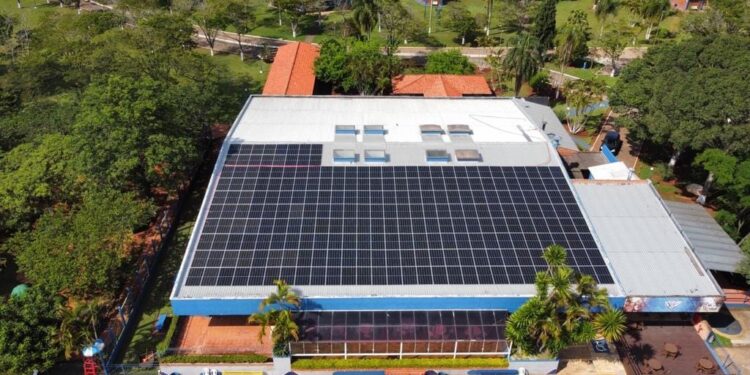 Painéis fotovoltaicos foram instalados nas sedes sociais e campestre do Clube Venâncio Ayres (Divulgação)