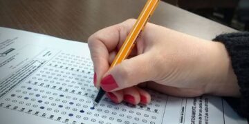 Os candidatos inscritos serão avaliados em duas etapas, sendo a primeira delas: prova objetiva, prevista para ser aplicada de forma online, durante o período de inscrições. (Divulgação)