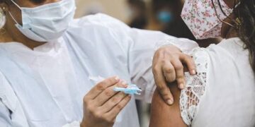 A vacinação é a forma mais eficaz de frear a contaminação e o surgimento de novas variantes do coronavírus. (Agência Brasil)