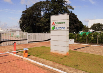 A Suzano é a maior produtora mundial de celulose, uma das maiores produtoras de papel da América Latina e referência no desenvolvimento de soluções sustentáveis e inovadoras de origem renovável. (William Furtado)
