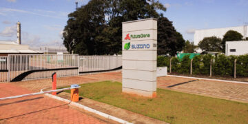 A Suzano é a maior produtora mundial de celulose, uma das maiores produtoras de papel da América Latina e referência no desenvolvimento de soluções sustentáveis e inovadoras de origem renovável. (William Furtado)