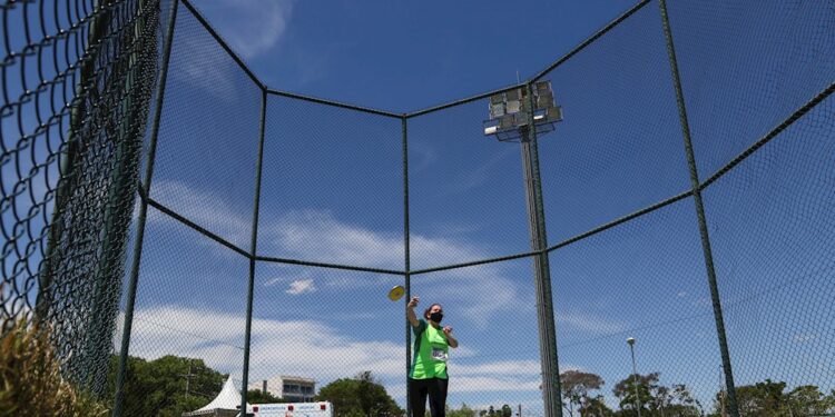 Sueli Pereira lança disco em competição de atletismo paralímpico |(Foto: Rogério Capela/CPB)