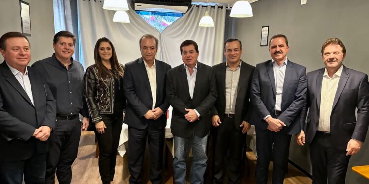 A deputada Simone Marquetto se reuniu com o secretário Estadual de São Paulo, Eleuses Paiva. (Divulgação)