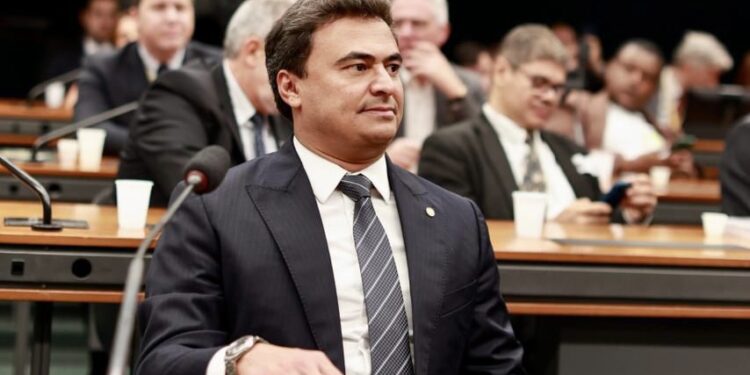 O deputado federal e presidente do Progressistas de São Paulo, Maurício Neves, defende o direito à propriedade privada, a preservação do patrimônio público e repudia as recentes invasões de terras do MST. (Divulgação)