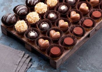 Na oficina, os interessados aprenderão a elaborar bombons e trufas para a data comemorativa, com diferentes tipos de recheios e coberturas. (Divulgação)