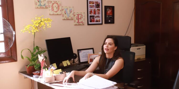 A delegada de polícia Júlia Nunes Machado, titular da Delegacia de Defesa da Mulher (DDM) de Itapetininga. (Foto: William Furtado)