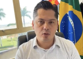 O prefeito Jeferson Brun (Republicanos) durante live na Prefeitura de Itapetininga. (Reprodução/Facebook)