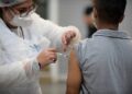 A vacinação é a forma mais eficaz de frear a contaminação e o surgimento de novas variantes do coronavírus. (Agência Brasil)
