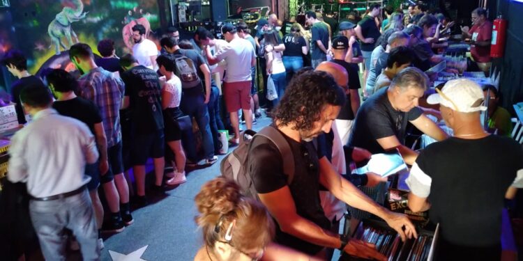 A 1ª Feira de Discos de Itapetininga acontece no próximo sábado (29), das 10 às 19h, no Cazulo Casa Colaborativa. (Divulgação)