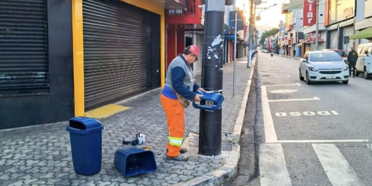 As lixeiras serão instaladas em locais de grandes fluxos e em locais estratégicos da cidade. (Prefeitura de Itapetininga)