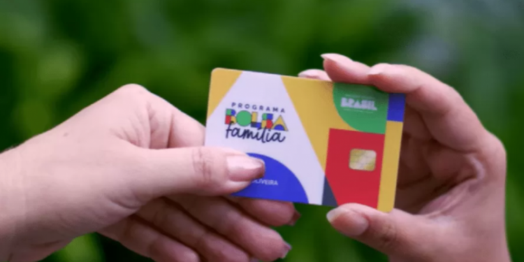 O programa Bolsa Família é um programa de transferência de renda com condicionalidades na saúde e na educação. (Divulgação)