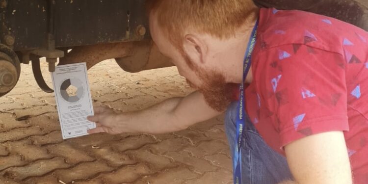 . A atividade, feita na semana passada, busca avaliar cada veículo sobre a quantidade de gases emitidos pelo motor durante o funcionamento. (Divulgação/Prefeitura de Itapetininga)