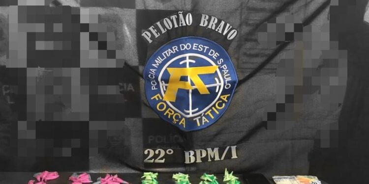 A PM apreendeu drogas na região da Estação Rodoviária de Itapetininga. (Divulgação/Polícia Militar)