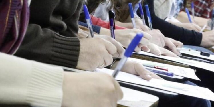 Candidatos participam de concurso público. (Divulgação)