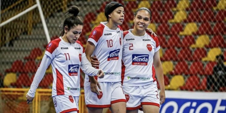 Com o placar de 9 x 0, as meninas de Itapetininga levaram a melhor na disputa com o time de Medicina da PUC de Sorocaba. (Divulgação)