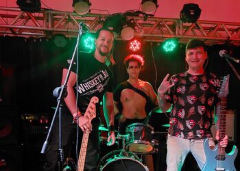 A banda é formada por Ricksson (bateria), Israel (contrabaixo) e Ivan na voz e guitarra. (Divulgação)