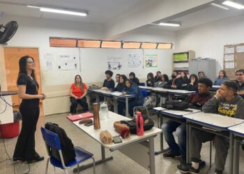 A palestra foi ministrada pela Delegada Júlia Nunes Machado, titular da DDM do município. (Divulgação)