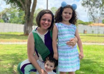 Carla Tatiane Gugliermorni de Souza, coordenadora de Cultura de Tecidos do Laboratório de Pesquisa e Desenvolvimento da Suzano, faz parte do Programa Mãe Amiga desde o início do projeto em 2022. (Divulgação)