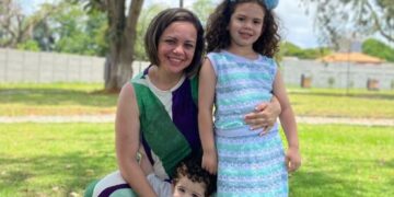 Carla Tatiane Gugliermorni de Souza, coordenadora de Cultura de Tecidos do Laboratório de Pesquisa e Desenvolvimento da Suzano, faz parte do Programa Mãe Amiga desde o início do projeto em 2022. (Divulgação)