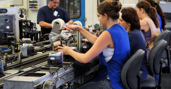 Com o objetivo de atender a demanda de mercado e oferecer capacitação técnica à população que tenha interesse em ingressar na área de tecnologia da informação, o governo lançou em março o “qualifica SP”. ( Agência Brasil)